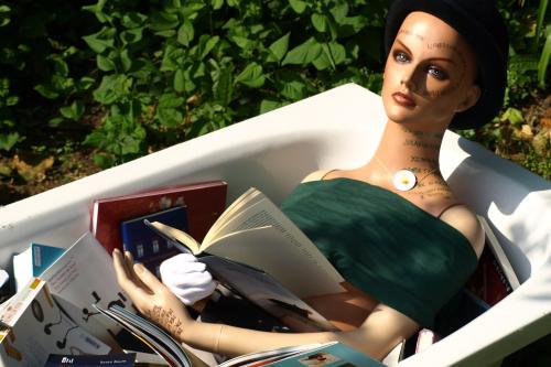 Bücher in der Badewanne