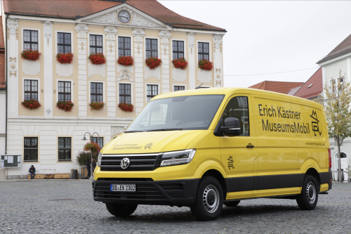 Das Erich Kästner MuseumsMobil auf einem Marktplatz